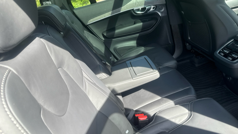 Volvo XC90 2.0 B6P Ultimate Dark 5dr AWD Geartronic Petrol Estate